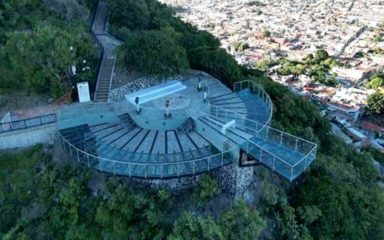 Niño de dos años cae 50 metros en el Mirador de Cristal de Atlixco, Puebla