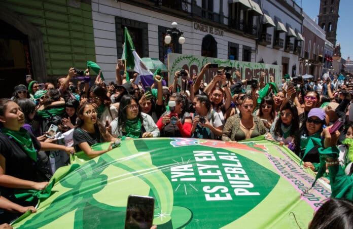 Diputados aprobaron despenalización del aborto hasta las 12 semanas de gestación en Puebla
