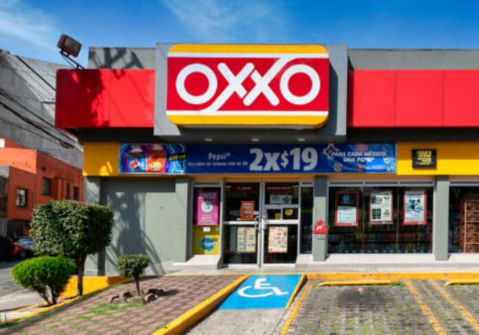 Activistas denuncian que expansión de tiendas OXXO en el país es una amenaza a la salud