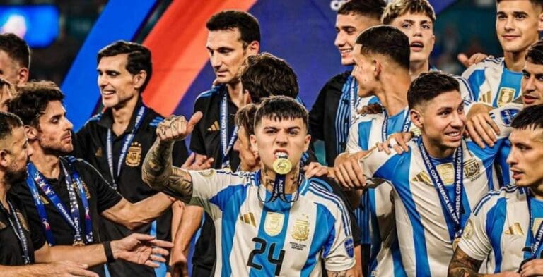 Futbolistas franceses explotan contra Enzo Fernández y otros argentinos luego que hicieran cantos racistas contra ellos.