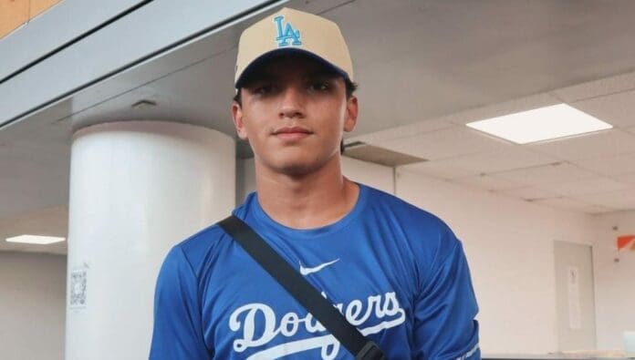 Ezequiel Rivera es un talentoso beisbolista mexicano de tan solo 14 años y que ya firmó con los Dodgers de Los Ángeles.