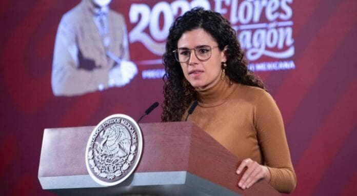Critican a Luisa Alcalde por operar más como dirigente del partido Morena que como secretaria de Gobernación.