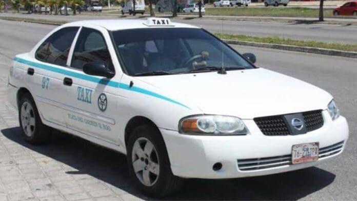 Taxistas de Playa del Carmen actualizan su tarifa en Plaza Las Américas; si llueve serán 50 pesos extra