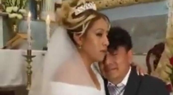 Un novio se hizo viral luego de que fuera captado llegando ebrio a su boda, y es que reportan que la despedida de soltero estuvo buena.