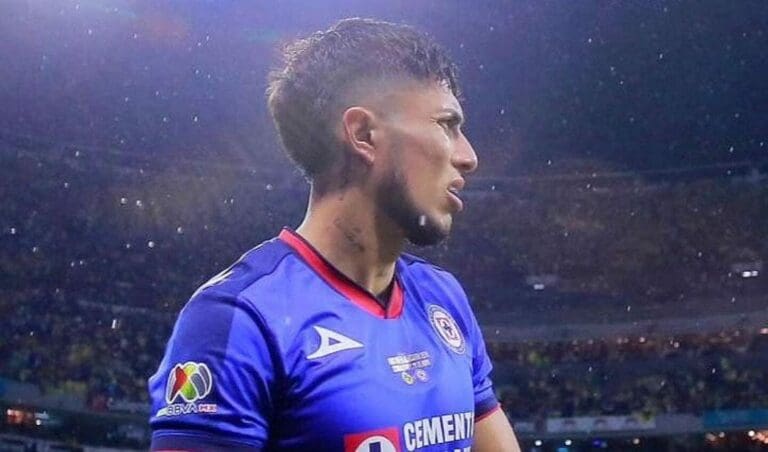 Futbolista Carlos Salcedo acude a declarar por el asesinato de su hermana Paola