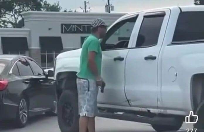 Video: Hombre armado fue asesinado a balazos por un conductor durante una discusión en Estados Unidos