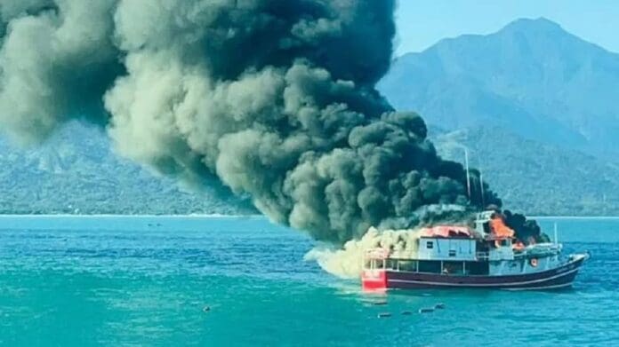 Mueren 40 migrantes tras incendiarse su barco en las costas de Haití