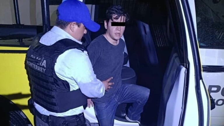 Sujeto golpea a su mamá por no dejarlo dormir en su casa en Monterrey