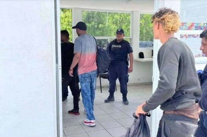 Video: Detienen a cerca de 20 balseros cubanos cerca de Isla Mujeres