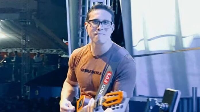 Muere electrocutado cantante brasileño tras abrazar a fanática en un concierto