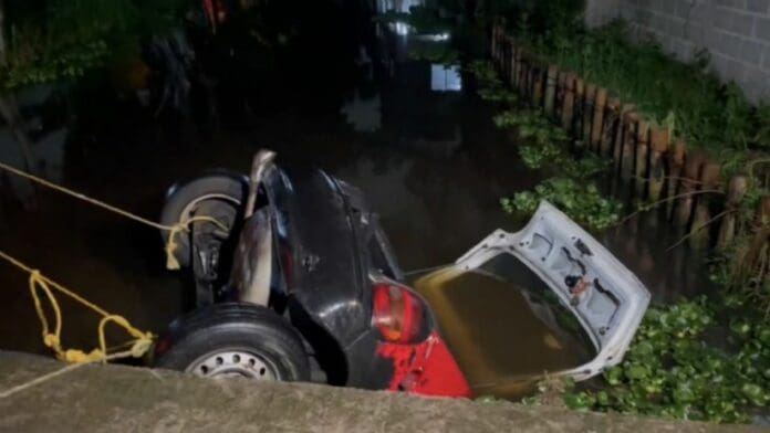 Mueren tres mujeres en Xochimilco; su auto cayó al canal