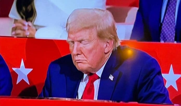 El candidato presidencial del Partido Republicano, Donald Trump, celebró la renuncia anunciada por el presidente Joe Biden.