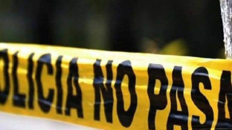 Hombre es hallado muerto frente a un domicilio en Cancún