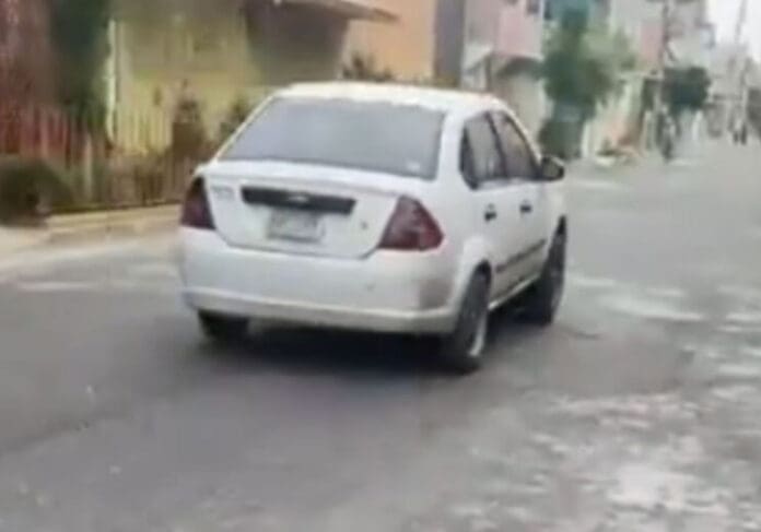 Sujeto atropella y arrastra a una mujer porque no quiso salir con él en Nezahualcóyotl, Edomex