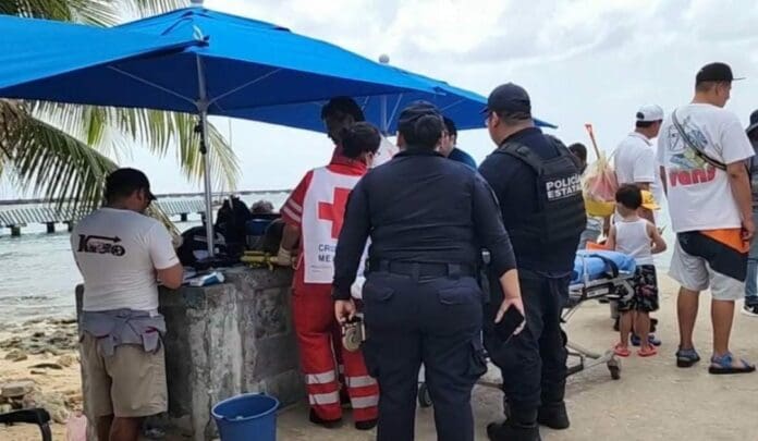 El capitán de una lancha se distrajo en Cozumel por ver su celular, lo que provocó que chocara contra otra embarcación.
