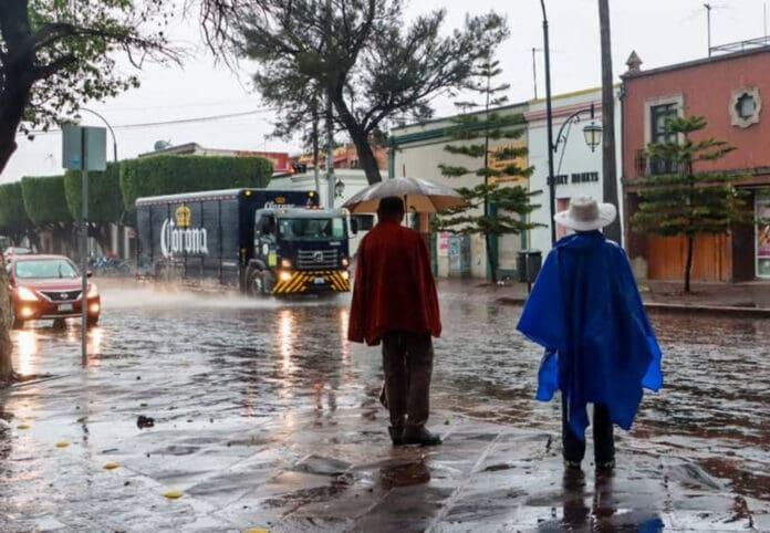 Videos: Reportan inundación en la Zona Metropolitana de Querétaro tras fuertes lluvias