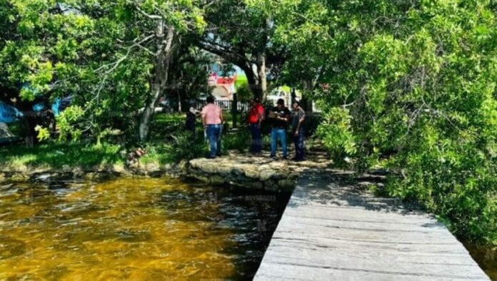Los habitantes de Chetumal fueron sorprendidos este jueves luego de que se descubriera flotando un cuerpo al interior de la laguna Guerrero.