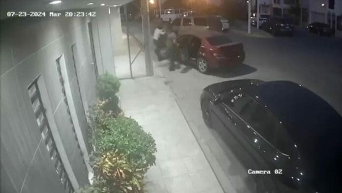 El maestro que fuera secuestrado en su hogar en Reynosa, Tamaulipas, frente a su hija, fue liberado en Matamoros tras pagar 800 mil pesos.