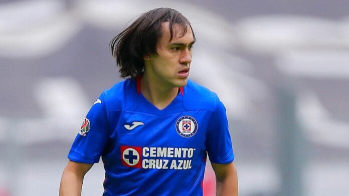 Exfutbolista Shaggy Martínez confiesa que lleva una vida austera por órdenes de su esposa