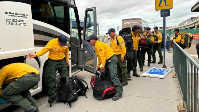 Trudeau agradece a bomberos mexicanos por sumarse al combate de incendios forestales en Canadá
