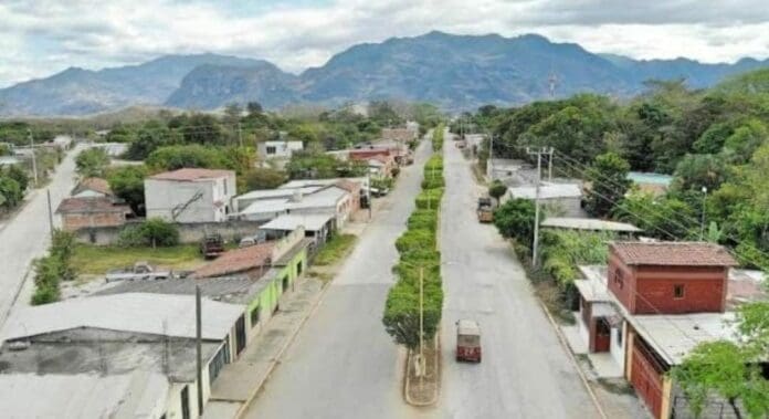 Más de 400 habitantes de Chicomuselo, Chiapas huyen del pueblo tras ataque con drones. Persiste la inseguridad.
