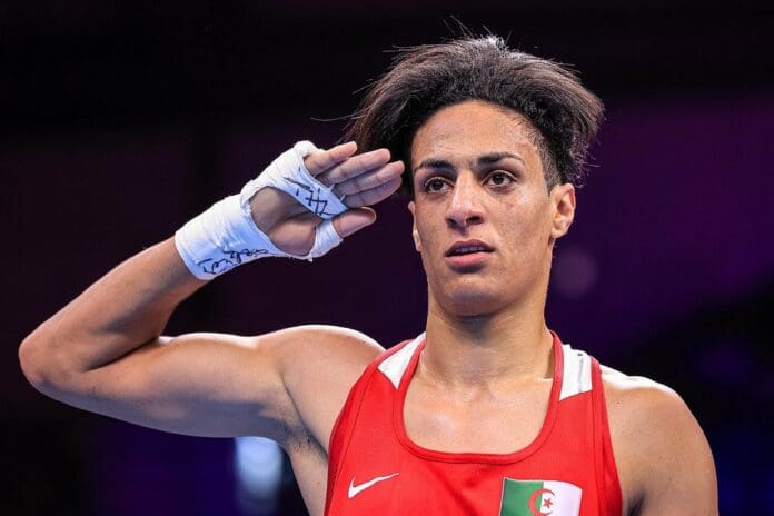 Video: Boxeadora argelina cuestionada sobre su género gana en París 2024 por retiro de su rival femenina