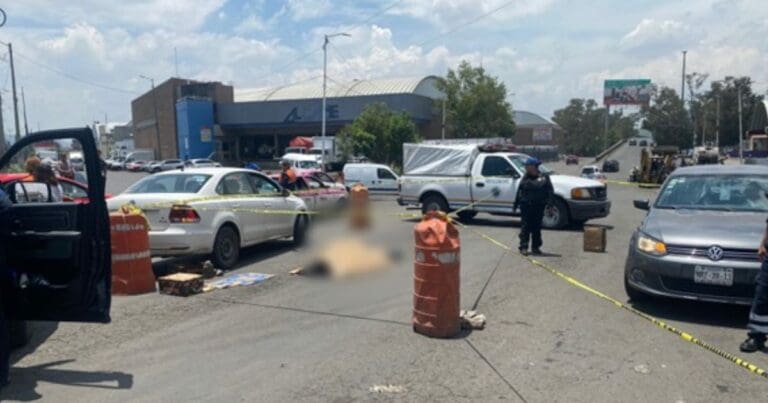 Camión de carga atropella a persona de la tercera edad y se va a la fuga en Iztapalapa