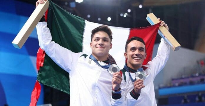 Borran comentario de medallista y clavadista Osmar Olvera. Joven le decía a la Conade que le debía su beca.