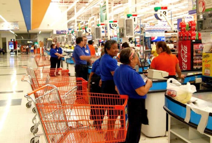 Obligados a trabajar para sobrevivir, 95% de adultos mayores de Playa del Carmen