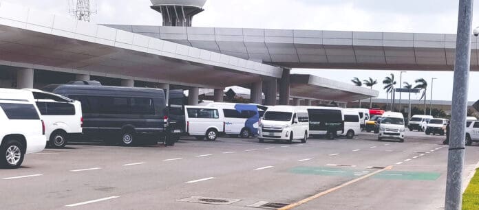 Falso que Uber pueda trabajar en el aeropuerto de Cancún: Movimiento Tour