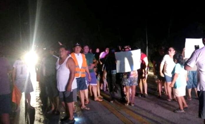 Contempla CFE a Xcalak en proyecto; aumentan protestas en sur de Quintana Roo