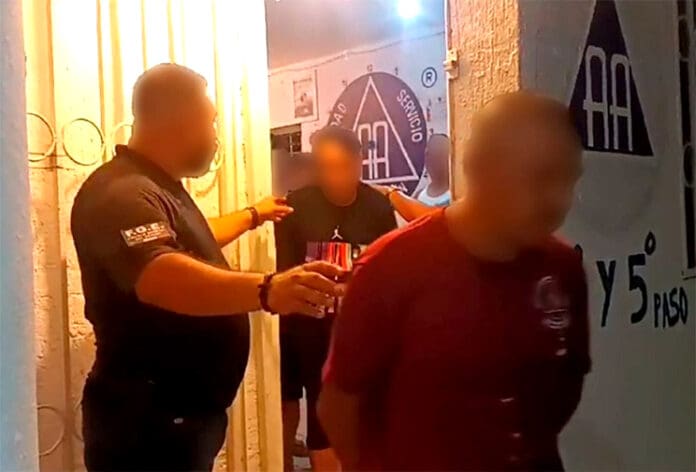 Video: Rescata FGE a 11 hombres de un centro de atención a adicciones en Chetumal