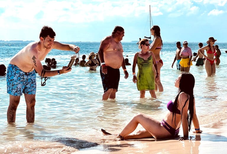 A la mitad del verano, Isla y Costa Mujeres superan a Cancún en ocupación