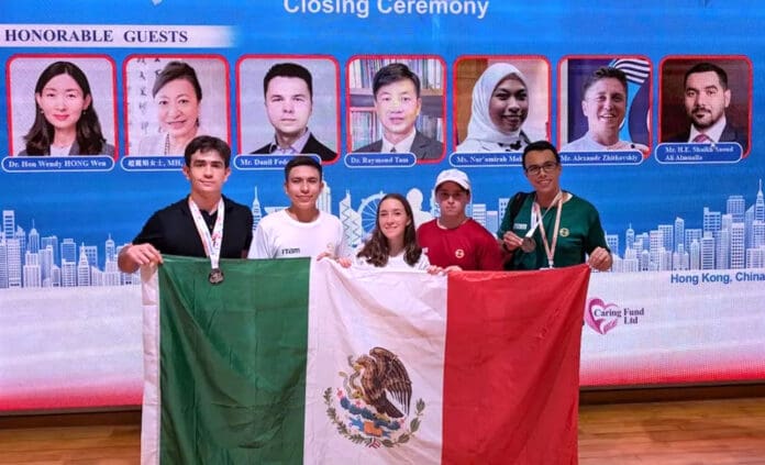 Gana México par de preseas en la Olimpiada Internacional de Economía, en Hong Kong