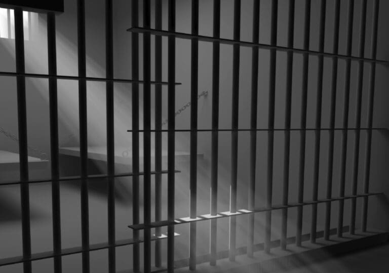 Video: Sujeto golpea a reos para extorsionarlos en el Penal de Barrientos, Edomex