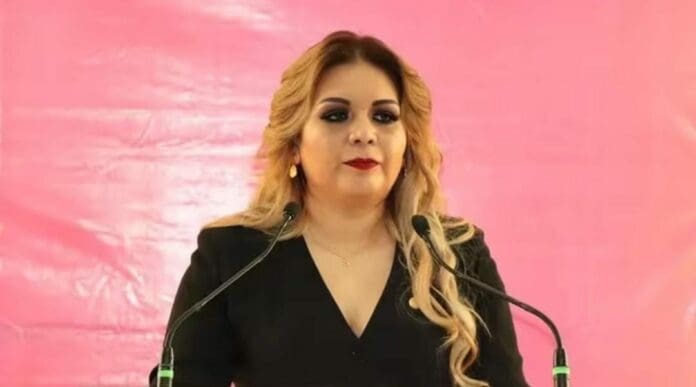 Secuestran a Maribel Juárez Blanquet, exalcaldesa de Angamacutiro, Michoacán. Iba acompañada de otra mujer.