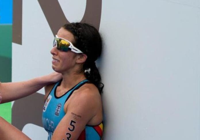 Hospitalizan a atleta belga tras nadar en el Río Sena en competencia de triatlón olímpico