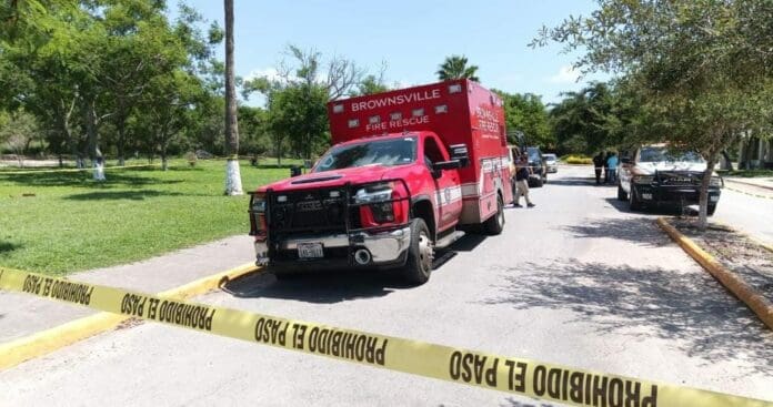 Un sujeto dijo sentirse mal y pidió una ambulancia en Brownsville, Texas. Luego la robó y condujo hacia Matamoros en México. Si bien el vehículo ya fue hallado, el tipo seigue prófugo.