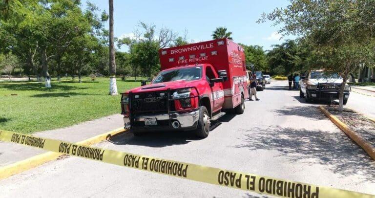 Un sujeto dijo sentirse mal y pidió una ambulancia en Brownsville, Texas. Luego la robó y condujo hacia Matamoros en México. Si bien el vehículo ya fue hallado, el tipo seigue prófugo.
