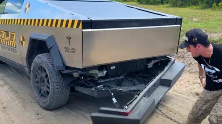 Youtuber se decepciona de la Cybertruck al no pasar por sus pruebas extremas
