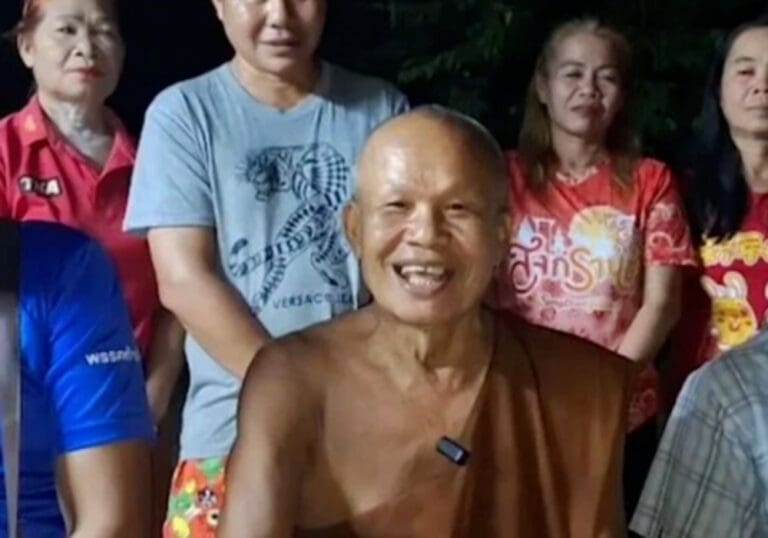 Monje tailandés gana 340 mil dólares en la lotería e impresiona al revelar en qué lo utilizará