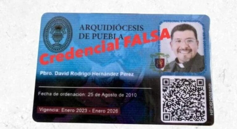 Alertan sobre sujeto que se hace pasar por sacerdote en Puebla. Desde hace tres años han advertido a la gente, pero la sigue engañando.