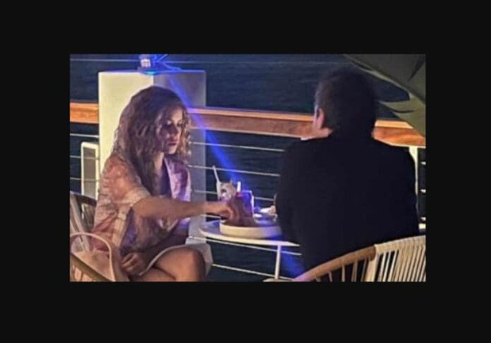 Video: Shakira fue vista cenando con un hombre misterioso