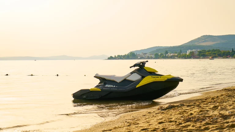 Viaje de ensueño se vuelve una pesadilla: dos niñas matan a su madre con una moto acuática en Francia