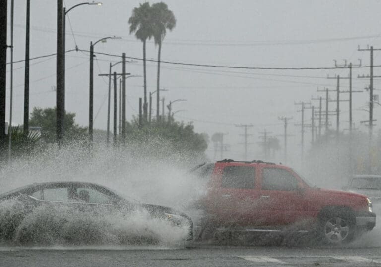 Activan alerta por temporal de lluvias y formación de un ciclón frente a las costas de Colima, Jalisco y Michoacán