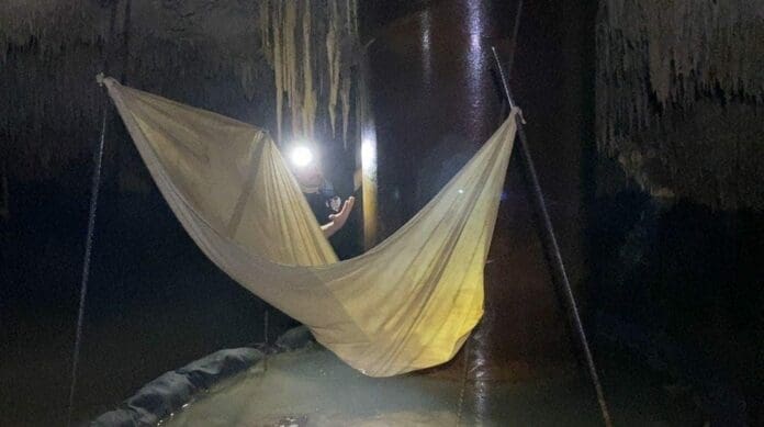 Denuncian los ambientalistas un escurrimiento de diésel en el tramo 5 sur del Tren Maya. Persiste la contaminación.