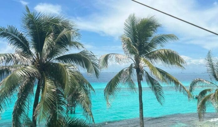 La onda tropical 15 arribará este viernes a Quintana Roo, la cual traerá fuertes lluvias puntuales a lo largo del día.