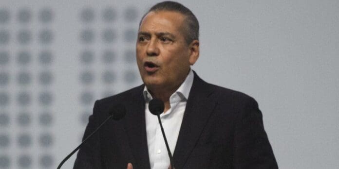 El PRI saca a Manlio Fabio Beltrones de su bancada en el Senado 