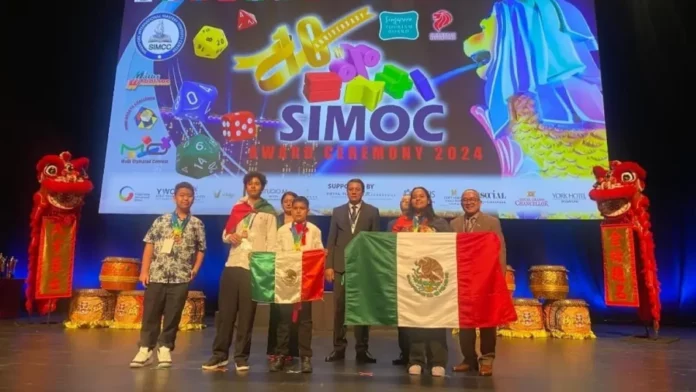 Adolescente mexicano gana plata y bronce en olimpiada de matemáticas de Singapur