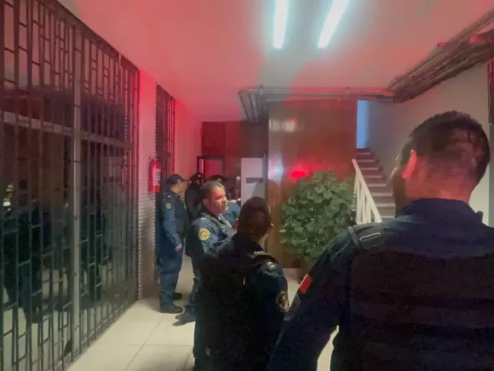 Elevador se desploma en edificio de Coyoacán; reportan una persona muerta